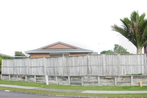 Photo of property in 21 Tupaki Place, Pakuranga Heights, Auckland, 2010