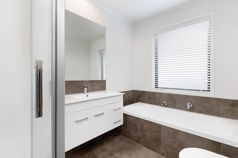 Photo of property in 204 Te Okuroa Drive, Papamoa, 3118