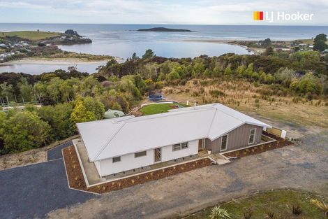 Photo of property in 25 Totara Close, Taieri Mouth, Brighton, 9091