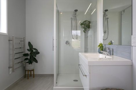 Photo of property in 6 Kahikatea Drive, Kinloch, Taupo, 3377