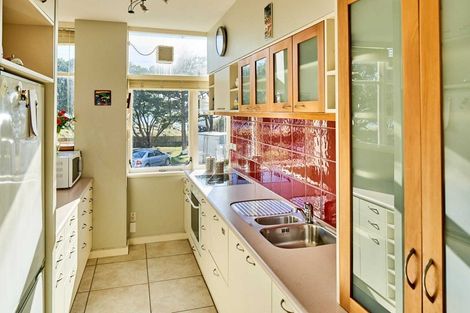 Photo of property in Rona House, 33 Rimu Street, Eastbourne, Lower Hutt, 5013