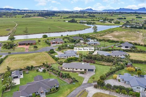 Photo of property in 15 Des Terry Way, Waipu, 0510
