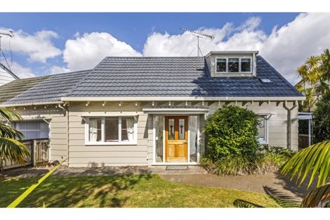 Photo of property in 1/5 Scarlock Avenue, Browns Bay, Auckland, 0630