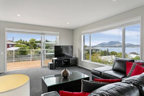 Photo of property in 3b Isobel Street, Acacia Bay, Taupo, 3330