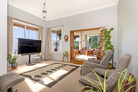 Photo of property in 300 Aberdeen Road, Gisborne, 4010
