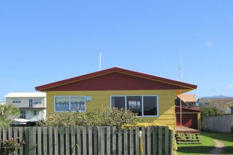 Photo of property in 114 Karewa Parade, Papamoa Beach, Papamoa, 3118