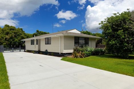 Photo of property in 22 Seaway Road, Clarks Beach, 2122