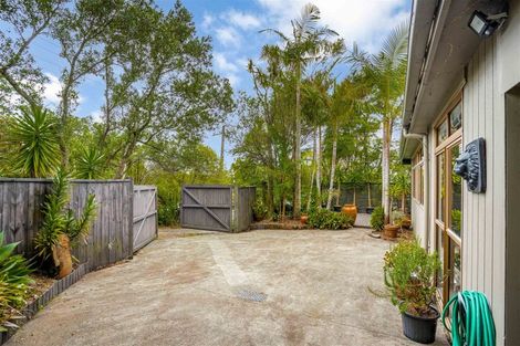 Photo of property in 1094 Scenic Drive North, Swanson, Auckland, 0816