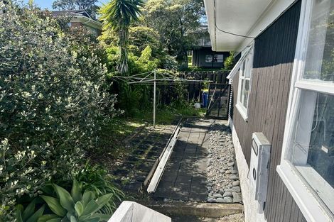 Photo of property in 1/58 Matipo Road, Mairangi Bay, Auckland, 0630