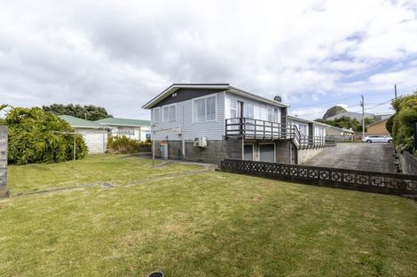 Photo of property in 8 Simons Street, Moturoa, New Plymouth, 4310