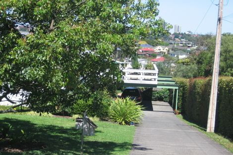 Photo of property in 26 Tobruk Crescent, Milford, Auckland, 0620