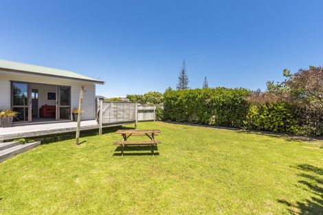 Photo of property in 7 Adrian Grove, Waikanae Beach, Waikanae, 5036