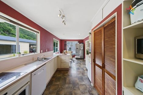 Photo of property in 25 Larchmont Grove, Totara Park, Upper Hutt, 5018