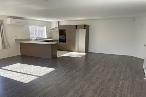 Photo of property in 35 Chesterfield Way, Orewa, 0931