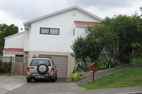 Photo of property in 10 Thalia Place, Totara Vale, Auckland, 0629