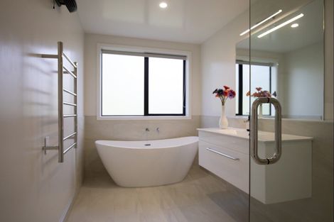 Photo of property in 2a Marine Parade, Raglan, 3225