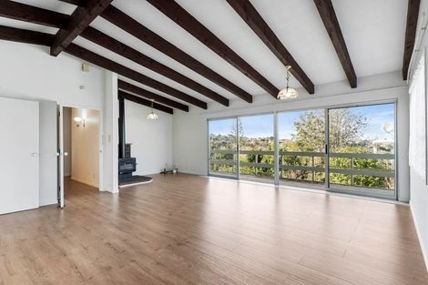 Photo of property in 19 Ravenwood Drive, Forrest Hill, Auckland, 0620