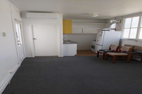 Photo of property in 1/50 Clyde Street, Island Bay, Wellington, 6023
