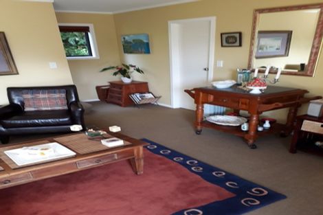 Photo of property in 666 South Titirangi Road, Titirangi, Auckland, 0604