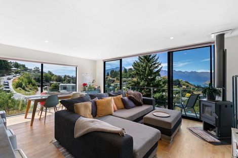 Photo of property in 45 Dart Place, Fernhill, Queenstown, 9300