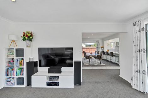 Photo of property in 65 Coolspring Way, Redwood, Christchurch, 8051