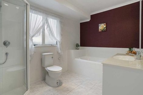 Photo of property in 9 Lorikeet Place, Unsworth Heights, Auckland, 0632