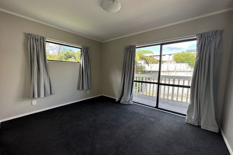 Photo of property in 5 Trelawn Place, Cockle Bay, Auckland, 2014