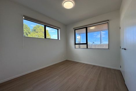 Photo of property in 2/13 Blockhouse Bay Road, Avondale, Auckland, 1026