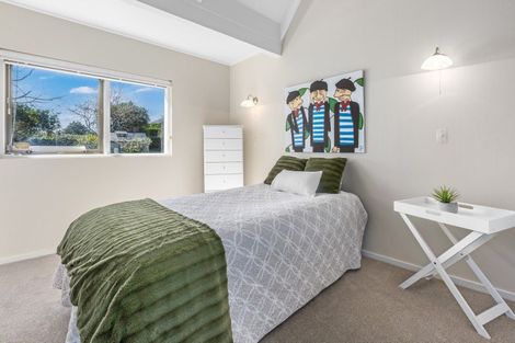 Photo of property in 16 Karu Crescent, Waikanae, 5036