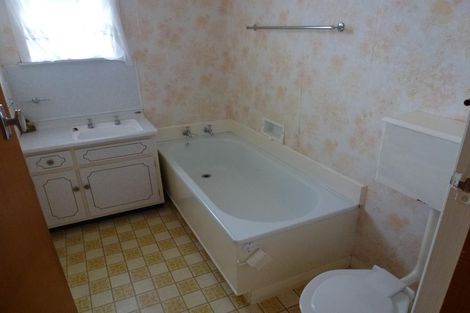 Photo of property in 64 Newcastle Street, Hokowhitu, Palmerston North, 4410