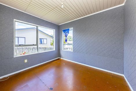Photo of property in 11 Lori Place, Massey, Auckland, 0614