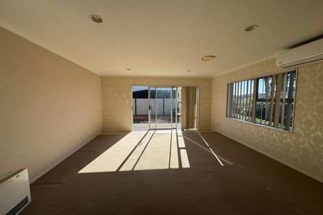 Photo of property in 2 Oakhurst Avenue, Flat Bush, Auckland, 2019
