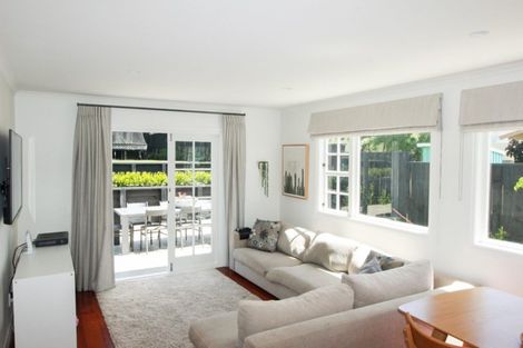 Photo of property in 12 Richmond Avenue, Northcote Point, Auckland, 0627