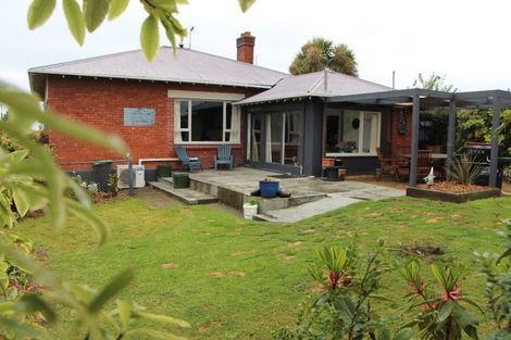Photo of property in 2 Avenue Road, West End, Timaru, 7910