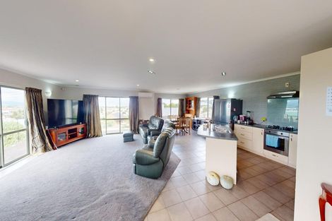 Photo of property in 24 Lydia Place, Kelvin Grove, Palmerston North, 4414