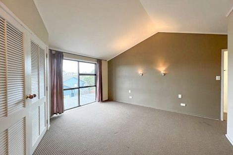 Photo of property in 4 Landsberg Way, Windsor Park, Auckland, 0632