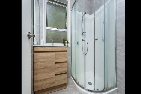 Photo of property in 2/7 Malters Place, Browns Bay, Auckland, 0630
