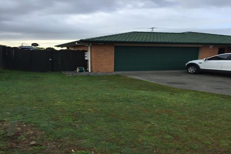 Photo of property in 16 Reremanu Place, Weymouth, Auckland, 2103