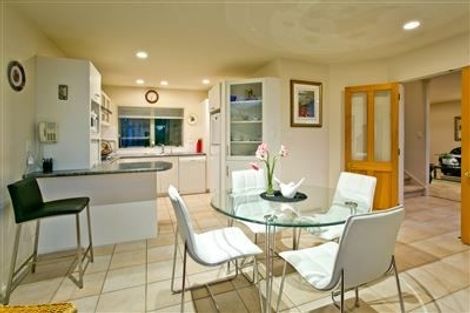 Photo of property in 2/24 Shakespeare Road, Milford, Auckland, 0620