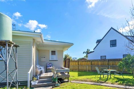 Photo of property in 11 Darlington Street, Ngatea, 3503