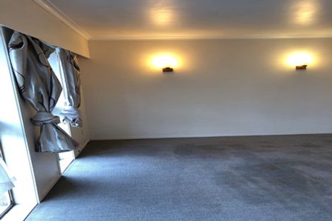 Photo of property in 1 Halberg Street, Glenfield, Auckland, 0629