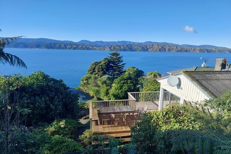 Photo of property in 7 Glenville Road, Karaka Bays, Wellington, 6022