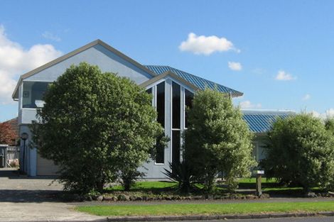 Photo of property in 43 Beach Road, Te Atatu Peninsula, Auckland, 0610