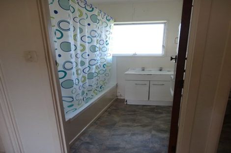 Photo of property in 2/95 Archers Road, Hillcrest, Auckland, 0629