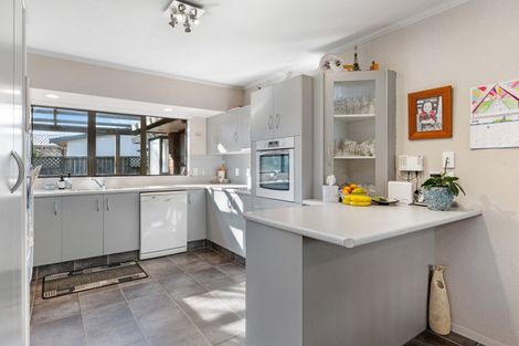 Photo of property in 16 Orchard Place, Lynmore, Rotorua, 3010