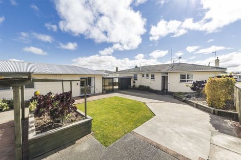 Photo of property in 16 Ellesmere Crescent, Highbury, Palmerston North, 4412