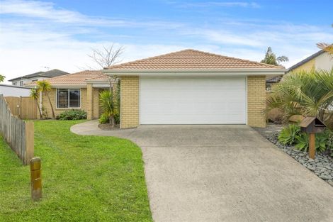 Photo of property in 16 Karson Place, Flat Bush, Auckland, 2016