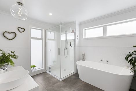 Photo of property in 98 Silverstream Road, Crofton Downs, Wellington, 6035