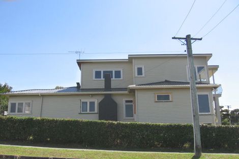 Photo of property in 2/22 Masterton Road, Rothesay Bay, Auckland, 0630