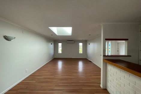 Photo of property in 595 Great South Road, Rosehill, Papakura, 2113